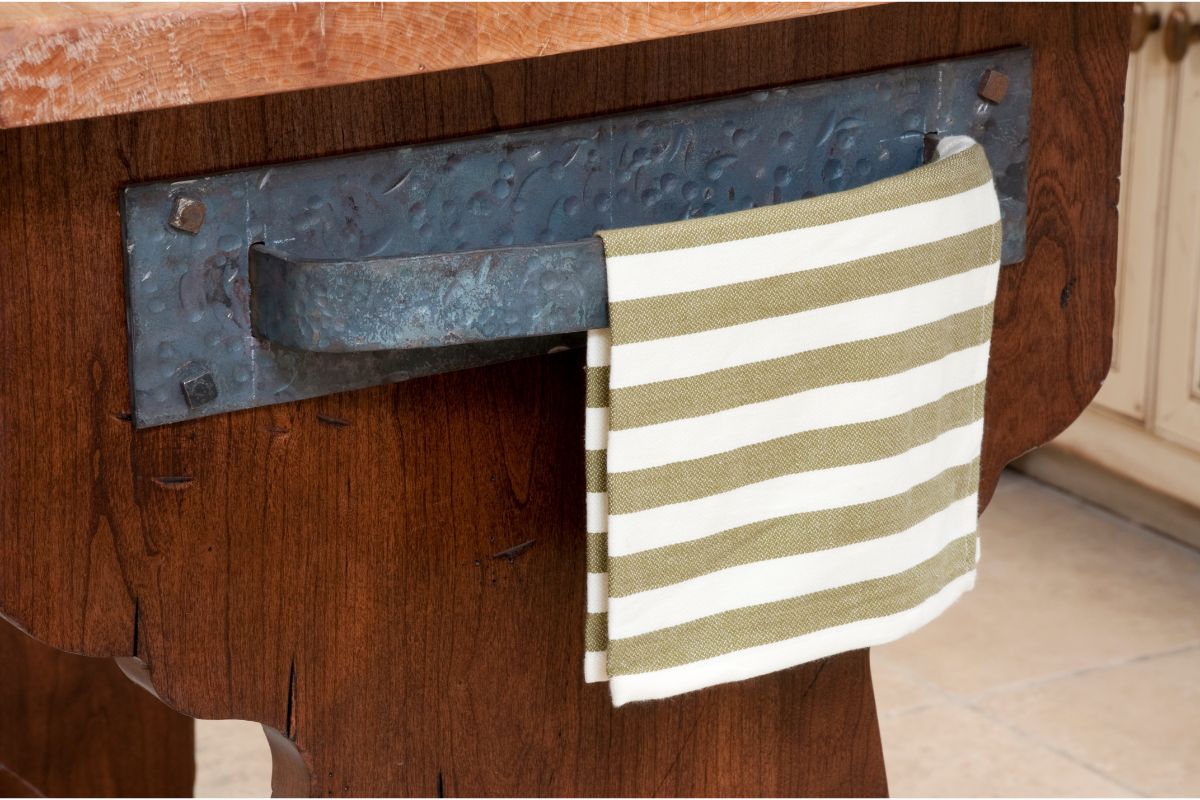 How To Hang Kitchen Towels (1)